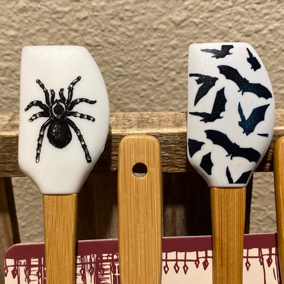 Spidey Senses Spatula Set Of 4, Spider Spatula, Bat Spatula, Halloween Spatulas - Picture 6 of 10